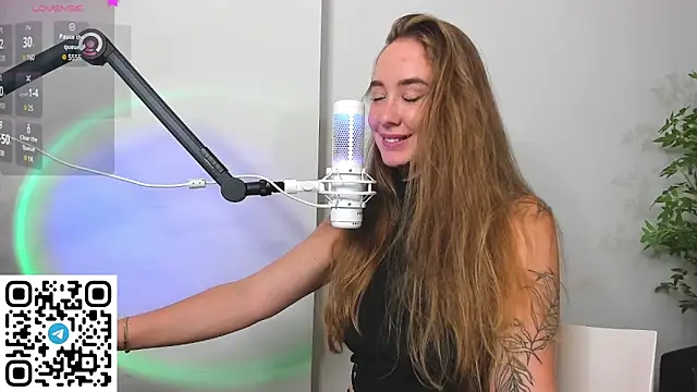 Snapshot of AngelPaull chatting on February 2025 12:38:02 AM AngelPaull online show from February 2025 12:38:02 AM