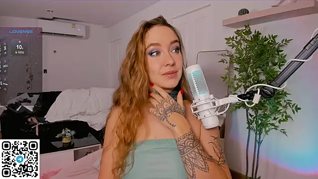 Snapshot of AngelPaull chatting on September 2025 10:32:02 PM AngelPaull online show from September 2025 10:32:02 PM