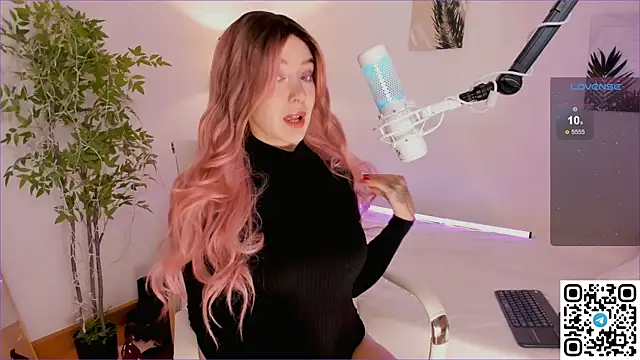 Snapshot of AngelPaull chatting on October 2025 08:11:02 PM AngelPaull online show from October 2025 08:11:02 PM