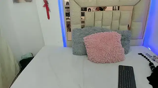 Snapshot of melody_bonnet chatting on December 2024 10:53:02 AM melody bonnet online show from December 2024 10:53:02 AM