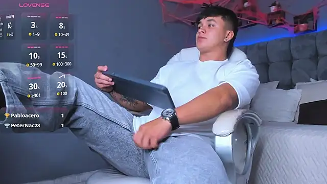 Cristopher strong online show from October 2025 11:47:01 PM