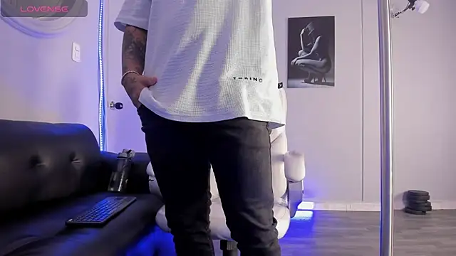 Cristopher strong online show from February 2026 01:56:01 PM