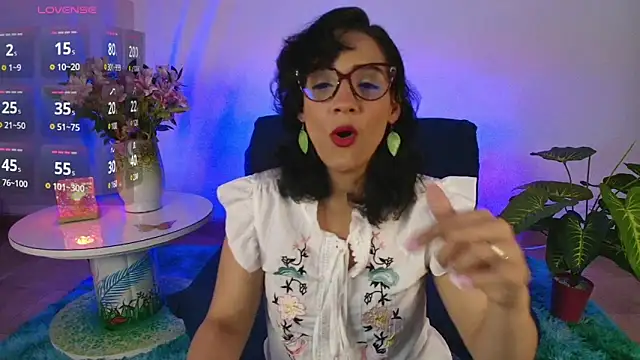 Elliee  online show from March 2025 07:17:01 PM