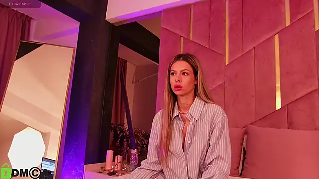 AllenaMoon online show from September 2025 07:02:02 PM