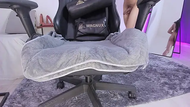 Snapshot of selena_robertss_ chatting on February 2026 01:17:01 AM selena robertss online show from February 2026 01:17:01 AM