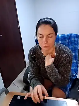 renata hot1 online show from February 2025 05:16:01 PM