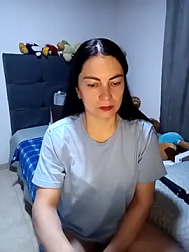 Snapshot of renata_hot1 chatting on April 2026 11:24:02 PM renata hot1 online show from April 2026 11:24:02 PM