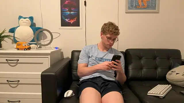 BlueEyedTallGuy94 online show from December 2024 08:13:01 AM