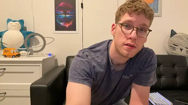 BlueEyedTallGuy94 online show from December 2024 02:42:02 AM