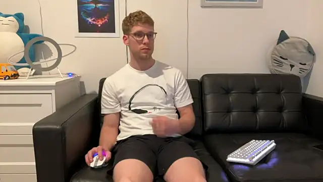 BlueEyedTallGuy94 online show from December 2024 04:56:02 AM