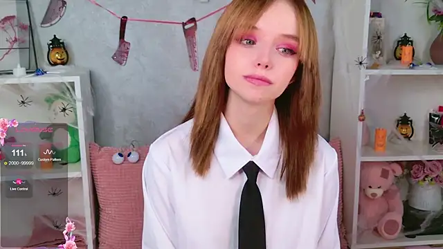 b4by LoL1 online show from November 2025 12:38:02 PM