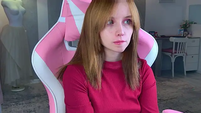 b4by LoL1 online show from November 2025 06:37:02 PM