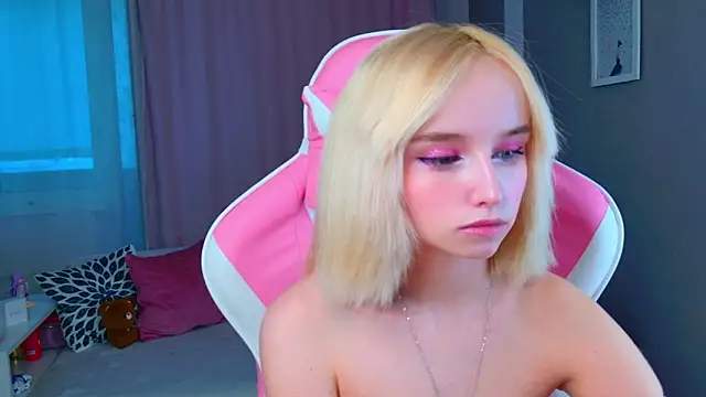 b4by LoL1 online show from March 2026 01:25:01 PM