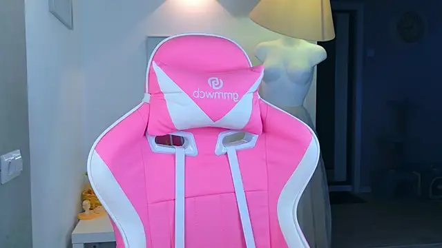 b4by LoL1 online show from April 2026 06:18:01 AM