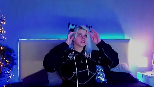 JoannLowe online show from March 2025 07:17:01 PM