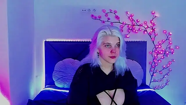 JoannLowe online show from April 2026 07:43:01 PM