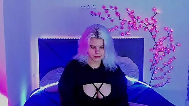 JoannLowe online show from May 2026 07:22:01 PM