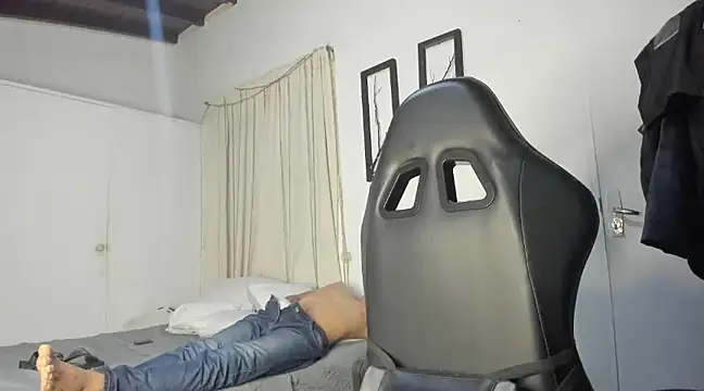 Snapshot of miguel_hz chatting on February 2025 04:14:02 AM miguel hz online show from February 2025 04:14:02 AM