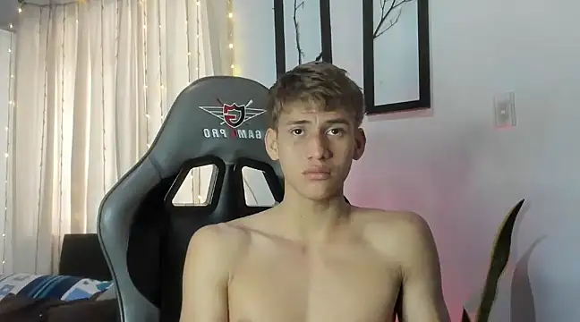 Snapshot of miguel_hz chatting on February 2025 03:43:01 PM miguel hz online show from February 2025 03:43:01 PM