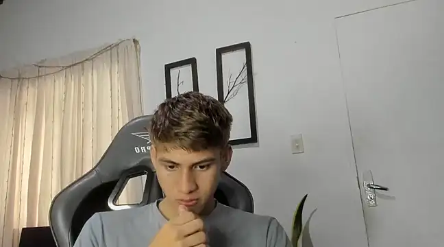 Snapshot of miguel_hz chatting on February 2025 03:27:01 PM miguel hz online show from February 2025 03:27:01 PM