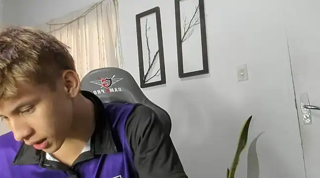 Snapshot of miguel_hz chatting on February 2025 07:52:02 PM miguel hz online show from February 2025 07:52:02 PM