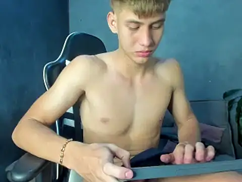 Snapshot of miguel_hz chatting on March 2025 12:42:02 AM miguel hz online show from March 2025 12:42:02 AM