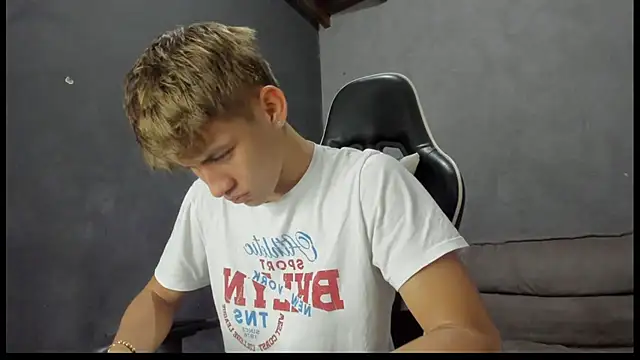 Snapshot of miguel_hz chatting on March 2025 10:18:02 PM miguel hz online show from March 2025 10:18:02 PM