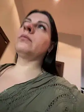 Evelinia online show from February 2025 02:00:01 PM