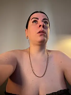 Evelinia online show from March 2025 01:49:01 PM