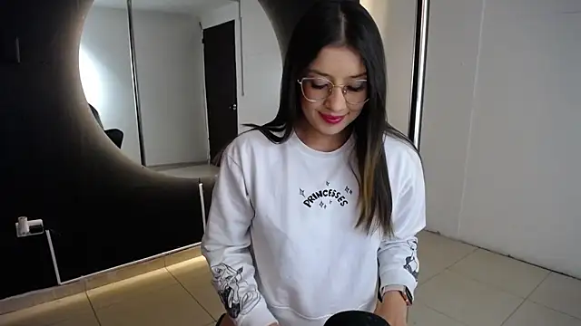 Snapshot of Emma_Lombardi chatting on February 2025 03:23:02 PM Emma Lombardi online show from February 2025 03:23:02 PM