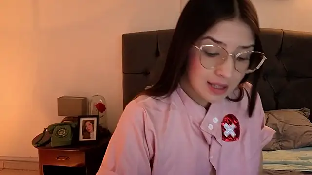 Snapshot of Emma_Lombardi chatting on October 2025 01:44:01 PM Emma Lombardi online show from October 2025 01:44:01 PM