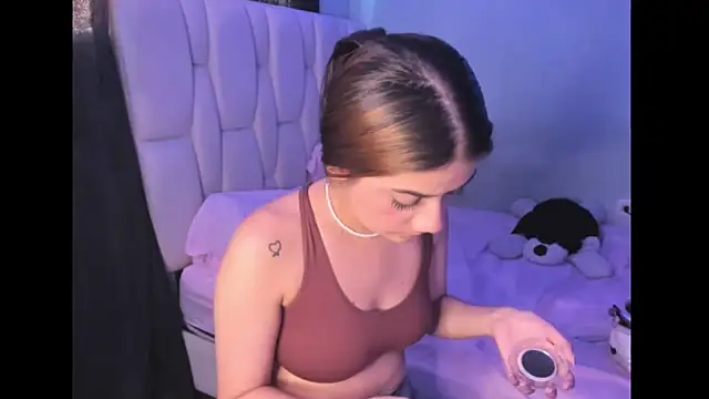 Snapshot of KittyKlum chatting on February 2025 06:48:02 PM KittyKlum online show from February 2025 06:48:02 PM