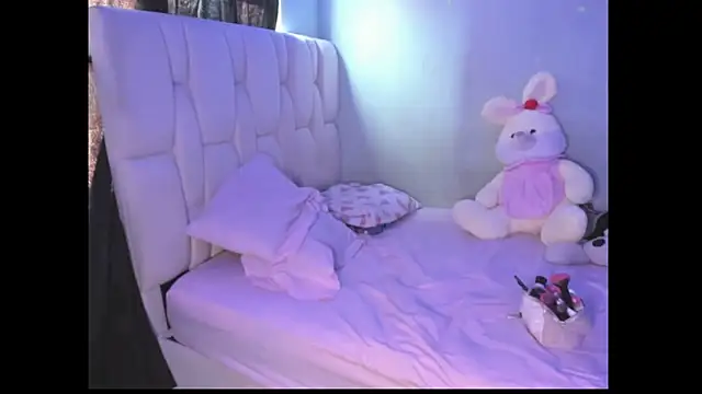 Snapshot of KittyKlum chatting on March 2025 07:35:01 PM KittyKlum online show from March 2025 07:35:01 PM