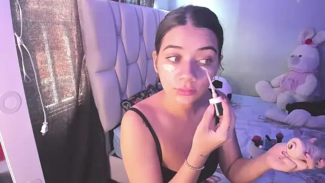 Snapshot of KittyKlum chatting on October 2025 04:39:02 PM KittyKlum online show from October 2025 04:39:02 PM