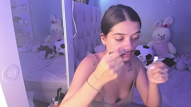 Snapshot of KittyKlum chatting on October 2025 07:36:02 PM KittyKlum online show from October 2025 07:36:02 PM