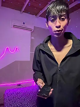 Mauuu18 online show from November 2025 12:53:01 AM