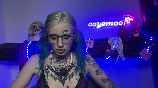 coyemoo online show from February 2025 05:57:01 PM