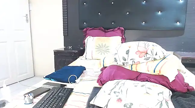 DarkDivva24 online show from February 2025 09:53:02 PM