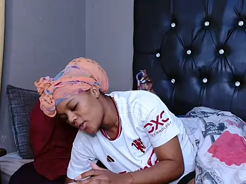 DarkDivva24 online show from March 2026 01:29:02 PM