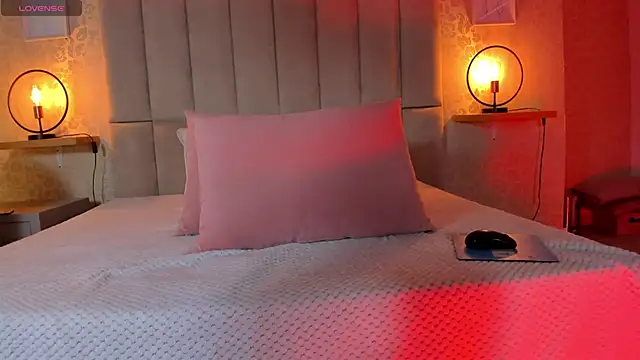 Snapshot of Amy-Saenz chatting on October 2025 04:08:01 PM Amy-Saenz online show from October 2025 04:08:01 PM