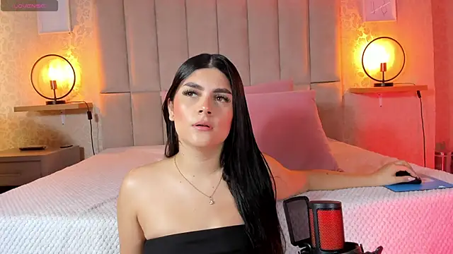 Snapshot of Amy-Saenz chatting on October 2025 04:13:02 PM Amy-Saenz online show from October 2025 04:13:02 PM