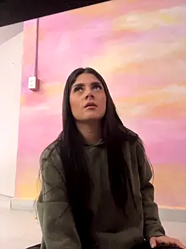 Snapshot of Amy-Saenz chatting on October 2025 01:26:02 PM Amy-Saenz online show from October 2025 01:26:02 PM