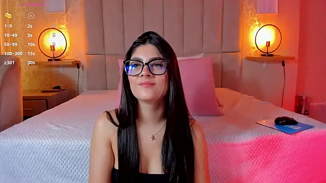 Snapshot of Amy-Saenz chatting on November 2025 03:00:02 PM Amy-Saenz online show from November 2025 03:00:02 PM