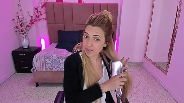 EvaaLovia1 online show from March 2025 01:45:01 PM