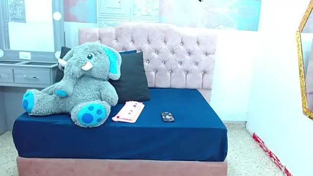 EvaaLovia1 online show from March 2025 07:24:02 PM