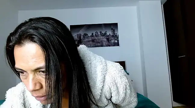 Snapshot of chicafitcaliente chatting on January 2025 03:26:01 AM chicafitcaliente online show from January 2025 03:26:01 AM