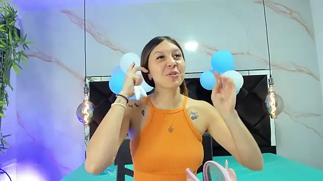 AngelaaCute  online show from September 2025 12:21:02 PM