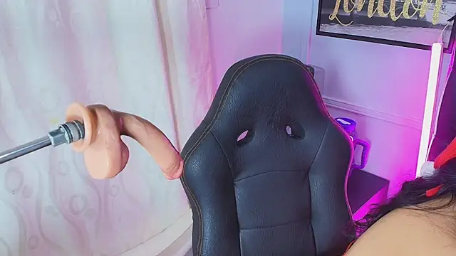 Lizz Tender online show from December 2024 12:44:01 PM