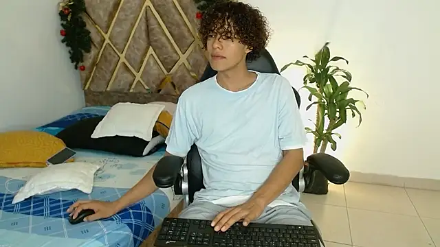 nickolas moon online show from December 2024 06:41:01 PM