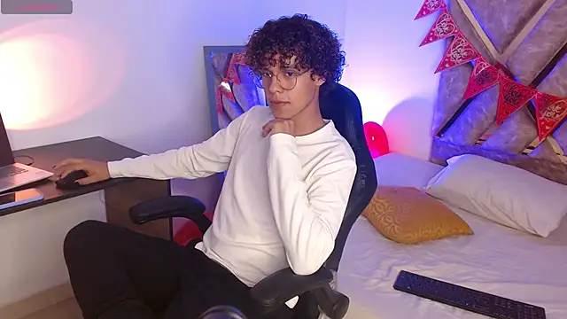 nickolas moon online show from February 2025 02:48:02 PM